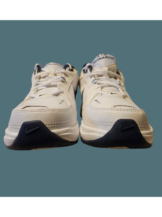 Athletic_Shoes